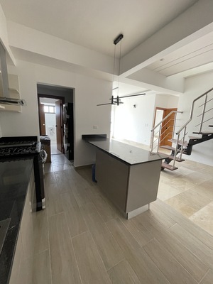 Penthouse en Piantini, Santo Domingo D.N. con 3 habitaciones, 3 baños, 3 parqueos en 13vo nivel de 269 mts² con mantenimiento incluido - Imagen 6
