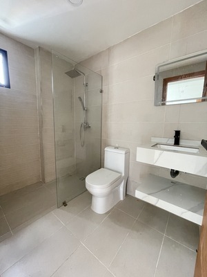 Penthouse en Piantini, Santo Domingo D.N. con 3 habitaciones, 3 baños, 3 parqueos en 13vo nivel de 269 mts² con mantenimiento incluido - Imagen 7