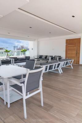 Apartamento en Bella Vista, Santo Domingo D.N. con 1 habitación, 1 baño, 1 parqueo de 50 mts² con mantenimiento incluido - Imagen 2