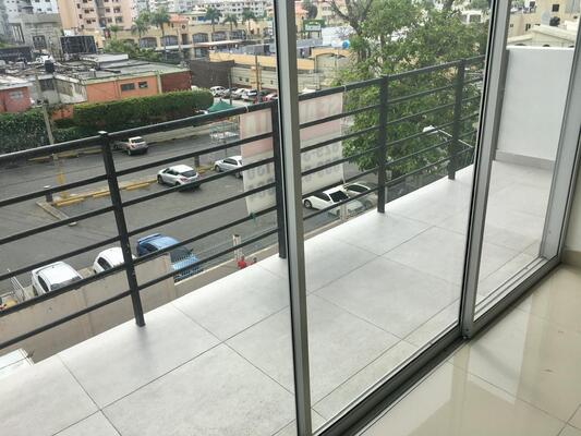Apartamento en Zona Universitaria, Santo Domingo D.N. con 2 habitaciones, 2 baños, 1 parqueo en 4to nivel de 100 mts² con mantenimiento incluido - Imagen 4