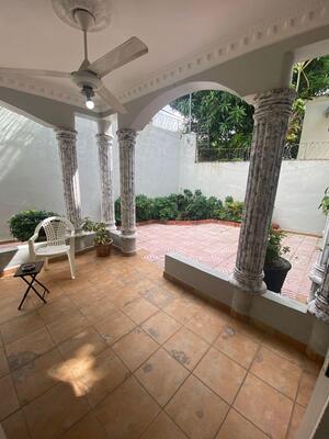 Casa en Ensanche Isabelita II, Santo Domingo Este con 4 habitaciones, 3 baños, 2 parqueos de 340 mts² - Imagen 2