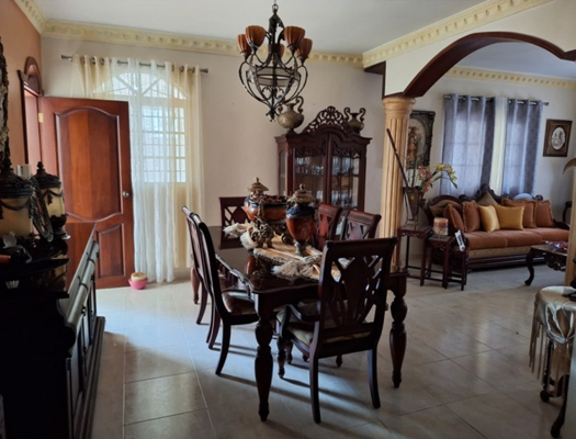 Casa en Ensanche Isabelita II, Santo Domingo Este con 4 habitaciones, 3 baños, 2 parqueos de 340 mts² - Imagen 7