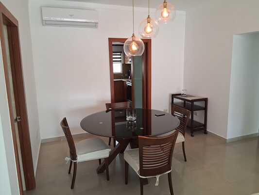 Apartamento en Piantini, Santo Domingo D.N. con 2 habitaciones, 2 baños en 8vo nivel de 125 mts² con mantenimiento incluido - Imagen 3