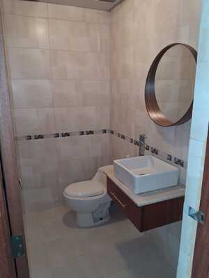 Apartamento en Piantini, Santo Domingo D.N. con 2 habitaciones, 2 baños en 8vo nivel de 125 mts² con mantenimiento incluido - Imagen 4