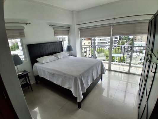 Apartamento en Piantini, Santo Domingo D.N. con 2 habitaciones, 2 baños en 8vo nivel de 125 mts² con mantenimiento incluido - Imagen 7
