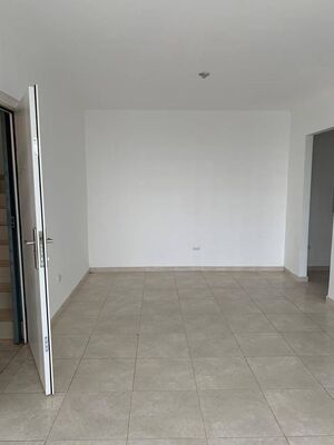 Apartamento en Ciudad Juan Bosch, Santo Domingo Este con 3 habitaciones, 2 baños, 1 parqueo en 2do nivel de 93 mts² con mantenimiento incluido - Imagen 3