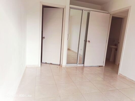 Apartamento en Ciudad Juan Bosch, Santo Domingo Este con 3 habitaciones, 2 baños, 1 parqueo en 2do nivel de 93 mts² con mantenimiento incluido - Imagen 4