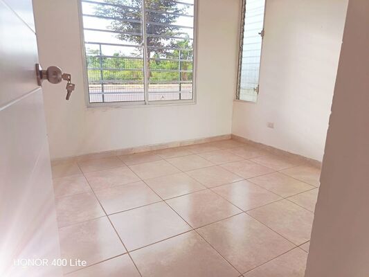 Apartamento en Ciudad Juan Bosch, Santo Domingo Este con 3 habitaciones, 2 baños, 1 parqueo en 2do nivel de 93 mts² con mantenimiento incluido - Imagen 5