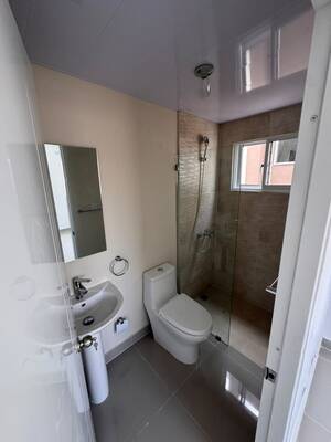 Apartamento en Centro Olímpico Juan Pablo Duarte, Santo Domingo D.N. con 3 habitaciones, 1 baño, 1 parqueo en 5to nivel con mantenimiento incluido - Imagen 5