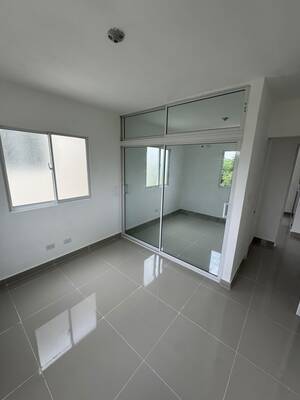 Apartamento en Centro Olímpico Juan Pablo Duarte, Santo Domingo D.N. con 3 habitaciones, 1 baño, 1 parqueo en 5to nivel con mantenimiento incluido - Imagen 2