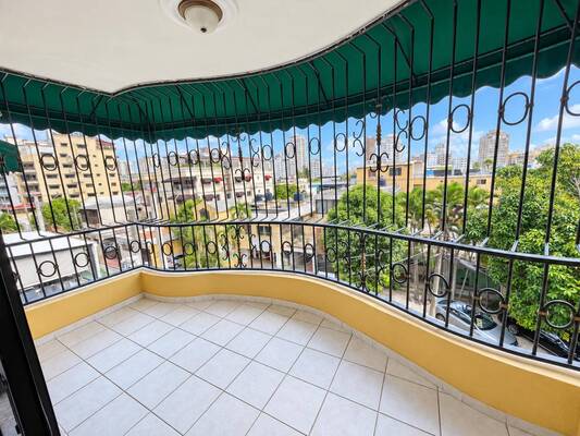 Apartamento en Renacimiento, Santo Domingo D.N. con 3 habitaciones, 2 baños, 2 parqueos en 4to nivel de 145 mts² - Imagen 2