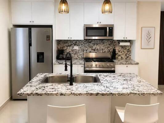 Apartamento en Brisas de Punta Cana, Bávaro con 2 habitaciones, 2 baños, 1 parqueo en 4to nivel de 85 mts² - Imagen 3