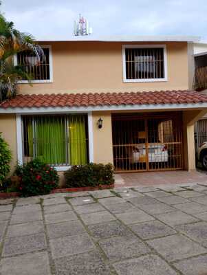 Casa en Atala, Santo Domingo D.N. con 3 habitaciones, 2 baños, 1 parqueo de 2 niveles de 200 mts² - Imagen 5