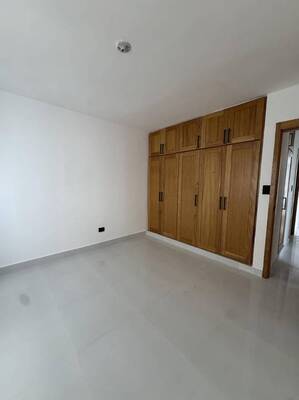 Apartamento en Av. Hispanoaméricana, Santiago con 3 habitaciones, 2 baños, 4 parqueos en 9no nivel de 120 mts² con mantenimiento incluido - Imagen 4