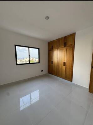 Apartamento en Av. Hispanoaméricana, Santiago con 3 habitaciones, 2 baños, 4 parqueos en 9no nivel de 120 mts² con mantenimiento incluido - Imagen 5