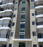 Apartamento en La Española, Santiago con 4 habitaciones, 4 baños, 2 parqueos en 2do nivel de 209 mts² con mantenimiento incluido - Imagen 1