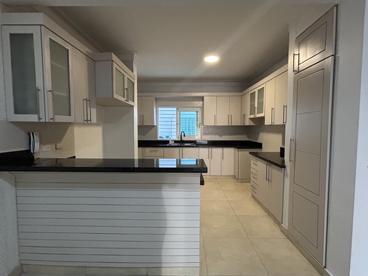 Apartamento en La Española, Santiago con 4 habitaciones, 4 baños, 2 parqueos en 2do nivel de 209 mts² con mantenimiento incluido - Imagen 7