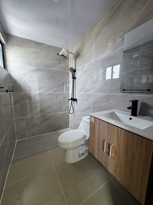 Apartamento en Bella Vista Norte, Santo Domingo D.N. con 2 habitaciones, 2 baños, 2 parqueos en 7mo nivel con mantenimiento incluido - Imagen 2