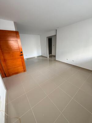 Apartamento en Autopista San Isidro, Santo Domingo Este con 3 habitaciones, 2 baños, 1 parqueo en 1er nivel de 94 mts² - Imagen 4