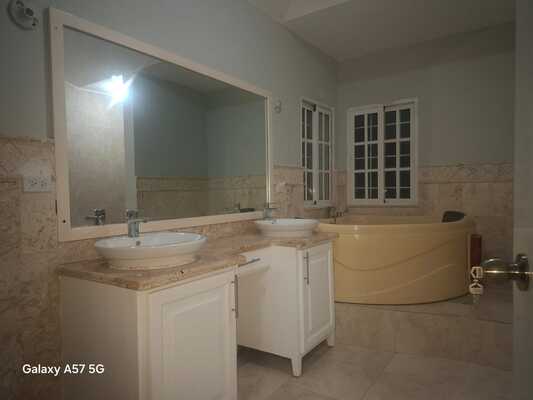 Casa en El Ejecutivo, Bávaro con 4 habitaciones, 4 baños con mantenimiento incluido - Imagen 5