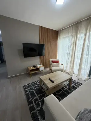 Apartamento en Av. Barceló, Punta Cana con 2 habitaciones, 2 baños, 2 parqueos en 4to nivel con mantenimiento incluido - Imagen 3