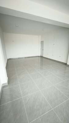 Local comercial en Jacobo Majluta, Santo Domingo Norte con 1 baño y 6 parqueos en 2do nivel de 40 mts² con mantenimiento incluido - Imagen 6
