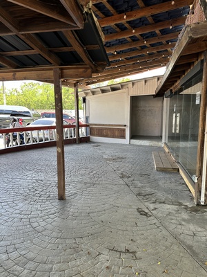 Local comercial en Brisas De Bávaro, Bávaro con 2 baños y 2 parqueos de 250 mts² - Imagen 3