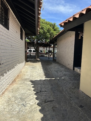 Local comercial en Brisas De Bávaro, Bávaro con 2 baños y 2 parqueos de 250 mts² - Imagen 5