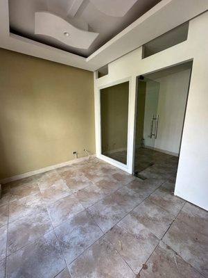 Local comercial en Brisas De Bávaro, Bávaro con 1 baño y 1 parqueo de 50 mts² con mantenimiento incluido - Imagen 2