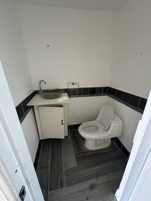 Local comercial en Brisas De Bávaro, Bávaro con 1 baño y 1 parqueo de 50 mts² con mantenimiento incluido - Imagen 4