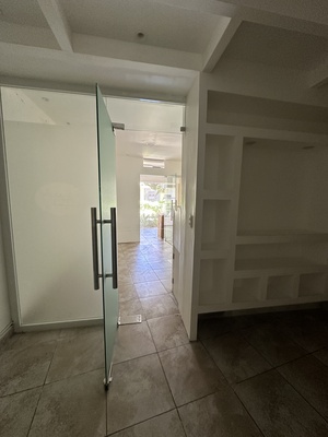 Local comercial en Brisas De Bávaro, Bávaro con 1 baño y 1 parqueo de 50 mts² con mantenimiento incluido - Imagen 6
