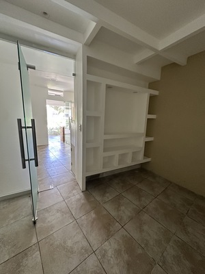 Local comercial en Brisas De Bávaro, Bávaro con 1 baño y 1 parqueo de 50 mts² con mantenimiento incluido - Imagen 7