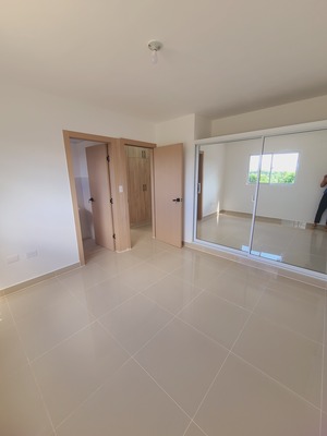 Apartamento en Gurabo Arriba, Santiago con 3 habitaciones, 2 baños, 1 parqueo en 3er nivel de 89 mts² con mantenimiento incluido - Imagen 7