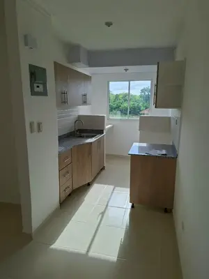 Apartamento en Av. Ecológica, Santo Domingo Este con 3 habitaciones, 1 baño, 1 parqueo en 2do nivel con mantenimiento incluido - Imagen 3